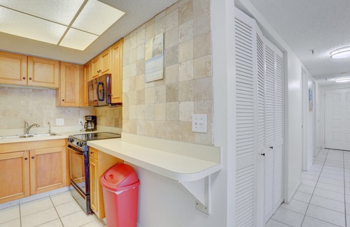 Madeira Beach Condo | 🌴 Chambre Resort – Beachfront Bliss in Madeira Beach