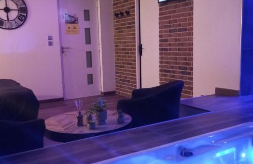 Ferriere-la-Grande Apartment | chambre romantique avec spa privatif