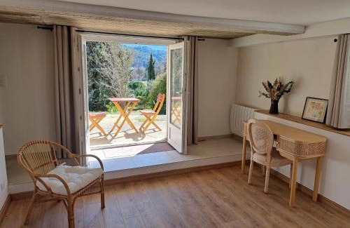 La Celle-sous-Gouzon House | Chambre spacieuse vue sur le Ventoux