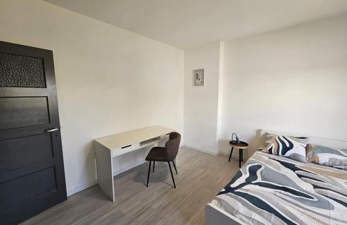 Montignies-sur-Sambre House | Chambre spacieuse