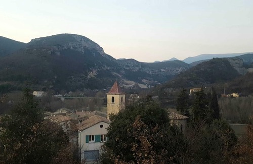 Curnier Bed & Breakfast | Chambre Spacieuse Dans un Ancien Relais de Poste en Drôme Provençale