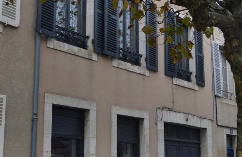 Chateauroux Bed & Breakfast | Chambre spacieuse pour 4 pers. avec SDB privée et PDJ inclus à Châteauroux - FR-1-591-388