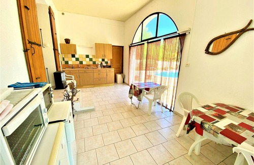 Mercuer House | Chambre TIPHAINE 2/3p, swimming pool, jacuzzi, large enclosed park, trampoline