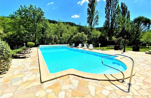 Mercuer House | Chambre TIPHAINE 2/3p, swimming pool, jacuzzi, large enclosed park, trampoline