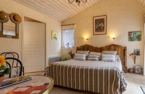 Saint-Omer-de-Blain Bed & Breakfast | Chambre tout confort près du canal à Blain, accès handicapés, WiFi, TV, coin cuisine - FR-1-306-1255