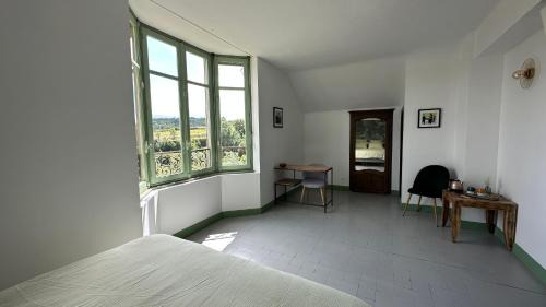 Villeneuve-Minervois House | Chambre Tropicale au Domaine de l'Aven