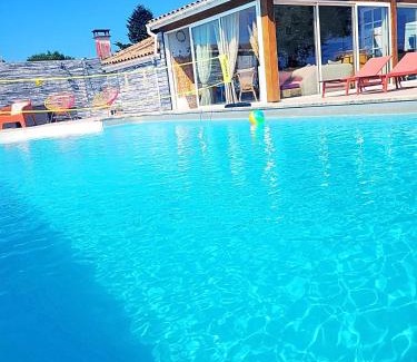 Lugon-et-l'ile-du-Carney Bed & Breakfast | Chambre Vigne, piscine spa fitness