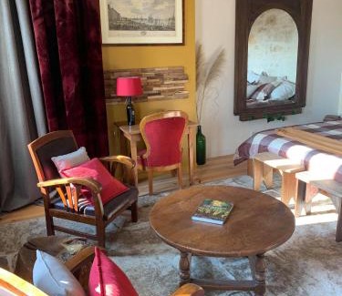 Lugon-et-l'ile-du-Carney Bed & Breakfast | Chambre Vigne, piscine spa fitness