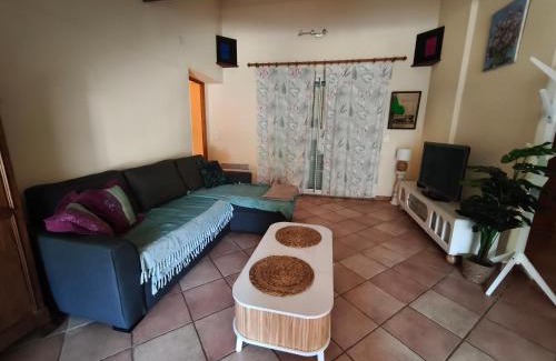 Millas House | Chambre vue jardin rez-de-chaussée