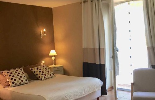 Saint-Germain-du-Puy Bed & Breakfast | Chambres D'hôtes Du Domaine De Jacquelin