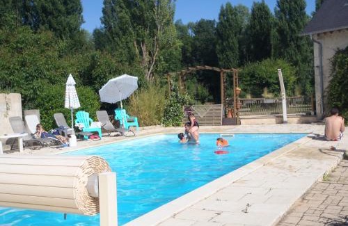 Saint-Germain-du-Puy Bed & Breakfast | Chambres D'hôtes Du Domaine De Jacquelin