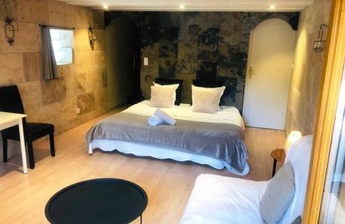 Chenove Bed & Breakfast | Chambres d'Hôte Dijon Clair de Lune Adults Only
