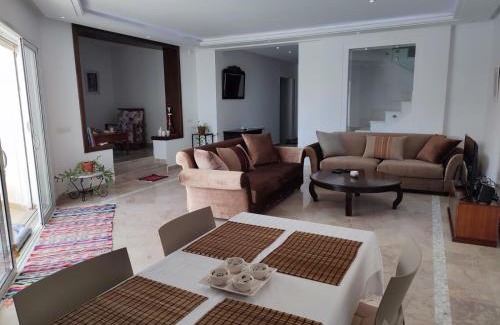 Aghir House | Chambres d'hôtes Conviviales avec piscine privée Chambre Blue Lagune & Suite Azur