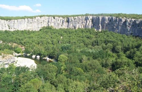 Chauzon Bed & Breakfast | Chambres d'hôtes les Clapas