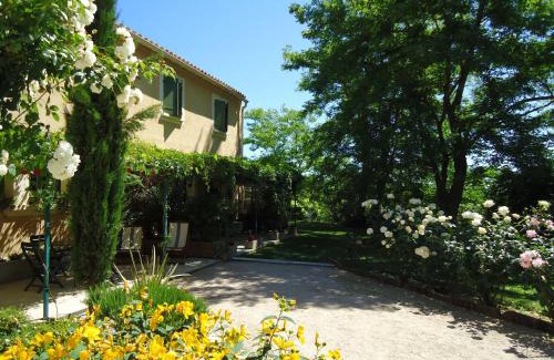 Pougnadoresse Bed & Breakfast | CHAMBRES D'HOTES "MAISON PONS" proche UZES - PONT DU GARD
