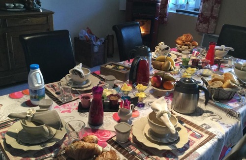 Chazey-sur-Ain Bed & Breakfast | Chambres et Roulotte de La Gentilhommière