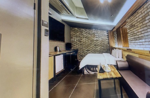 Dongseon-dong Hotel | Chamisso