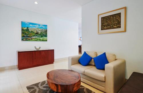 Bandung Villa | Chamomile Hill View Villa 6 bedrooms with a private swimming pool and movie room