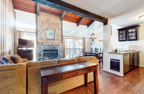 Mammoth Lakes Condo | Chamonix 94 Cozy Townhouse with Great Complex Amenities, Walk to Canyon Lodge by RedAwning