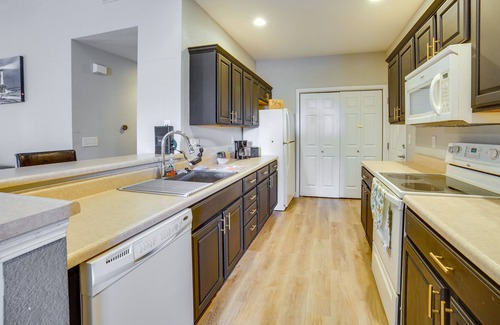 Champaign Condo | Champaign Condo w/ Amenity Access Near University!