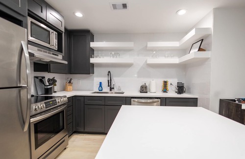 Houston Apartment | Champion Suite in Golf Course Community