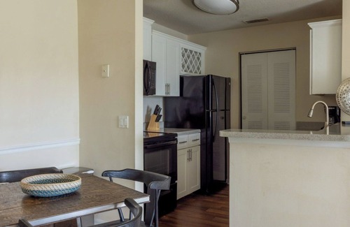 Trailer Estates Apartment | ChampionsWalk 2BD 5 - Two Bedroom Apartment, Sleeps 4