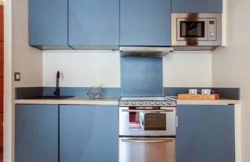 Ternes Apartment | Champs Elysées - Arc de Triomphe. Elegant, quiet, air-conditioned apartment