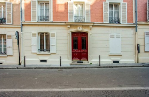 Ternes Apartment | Champs Elysées - Arc de Triomphe. Elegant, quiet, air-conditioned apartment
