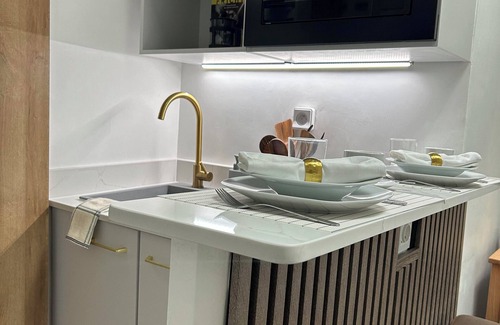 Faubourg-du-Roule Condo | Champs Elysees - Arc de Triomphe Cozy Studio in Paris 8