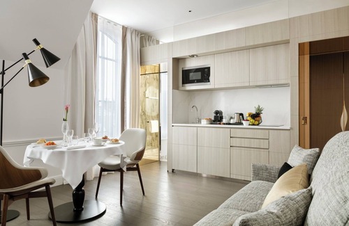 Faubourg-du-Roule Apartment | Champs Elysees Duplex Toits de Paris With Aircon