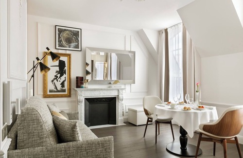 Faubourg-du-Roule Apartment | Champs Elysees Duplex Toits de Paris With Aircon