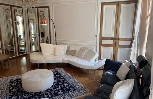 8th Arrondissement Apartment | Champs Elysees Matignon St Honore 3 Bedrooms suite 5 ROOMS Air Cond 1700 SqFeet