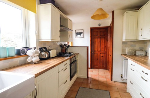 Hay on Wye Cottage | CHANCERY COTTAGE, pet friendly, with a garden in Hay-On-Wye