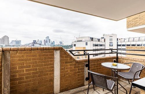 Farringdon Apartment | Chancery Lane Gem with Balcony and Lift