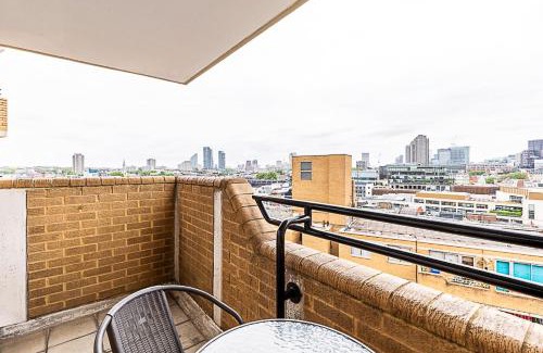 Farringdon Apartment | Chancery Lane Gem with Balcony and Lift