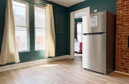 Evansville Apartment | Chandler F - KING 1BD/1BA Apt near Downtown