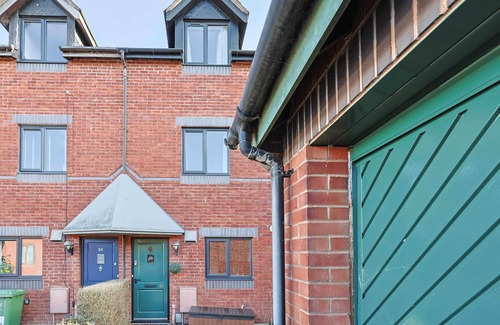Exeter House | Chandlers Walk, modern comfy family home in Exeter