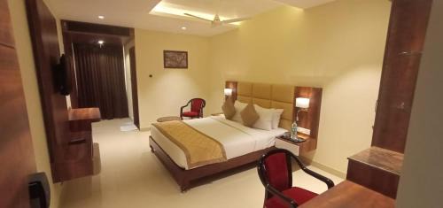 Dharmapuri Hotel | Chandra Residency