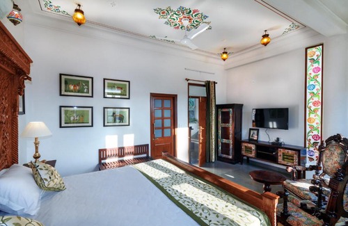 Lake Swaroop Sagar House | Chandralok Villa