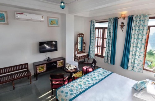 Lake Swaroop Sagar House | Chandralok Villa