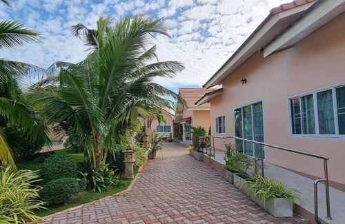 Pak Nam Pran Villa | Chang Noi wheelchair accessible resort