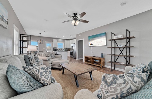 Gulf Shores House | CHANGING LATITUDES-PRIVATE HOME,LUXURY DECOR,BALCONY GULF VIEWS,GREAT LOCATION!