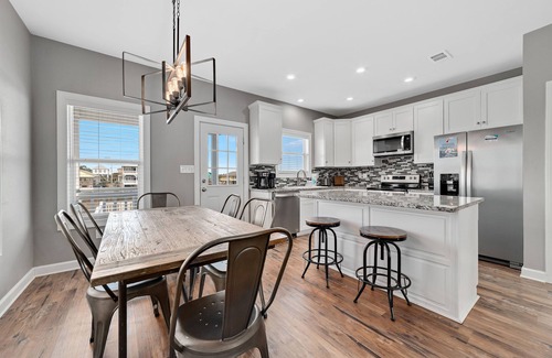 Gulf Shores House | CHANGING LATITUDES-PRIVATE HOME,LUXURY DECOR,BALCONY GULF VIEWS,GREAT LOCATION!