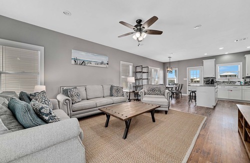 Gulf Shores House | CHANGING LATITUDES-PRIVATE HOME,LUXURY DECOR,BALCONY GULF VIEWS,GREAT LOCATION!