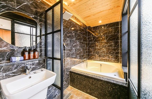 Palyong-dong Hotel | Changwon Paryongdong Soo