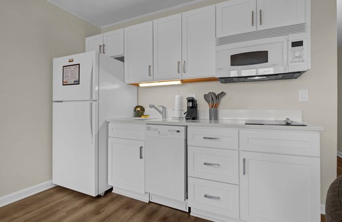Wrightsville Beach Condo | Channel Views at Summer Sands Suites 204 – Newly Remodeled & Pet-Friendly!