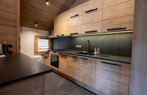 Meribel Apartment | Chantemerle 19 ski in and out
