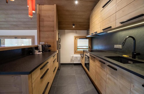 Meribel Apartment | Chantemerle 19 ski in and out