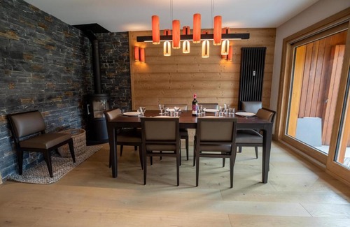 Meribel Apartment | Chantemerle 19 ski in and out
