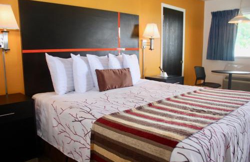 Burlington Hotel | Chaparral Motor Inn